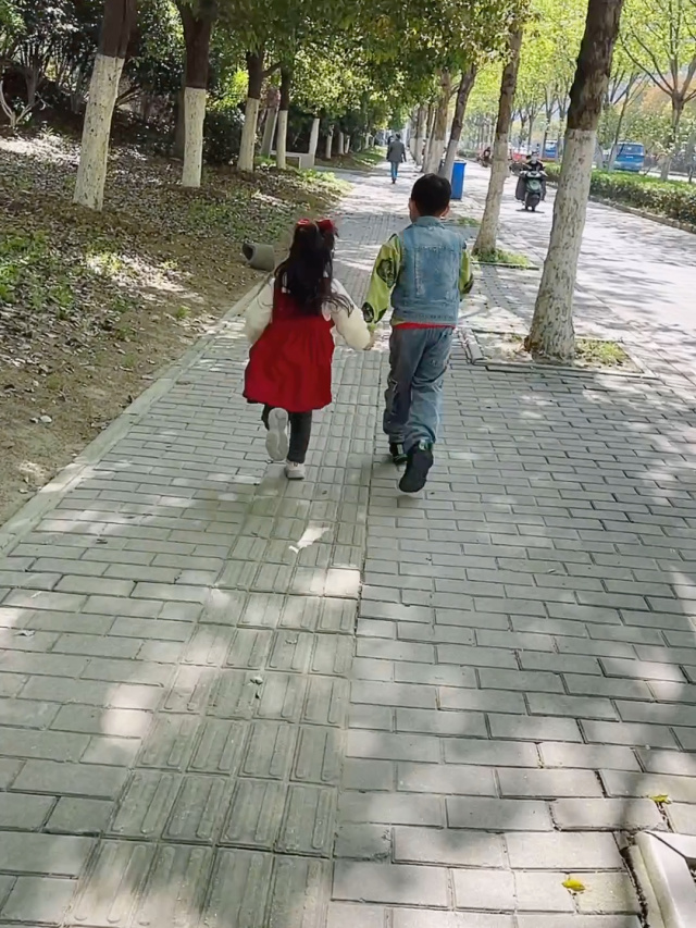 教程分享“牵手跑的快有挂怎么看的出来”(确实能开挂)-第2张图片