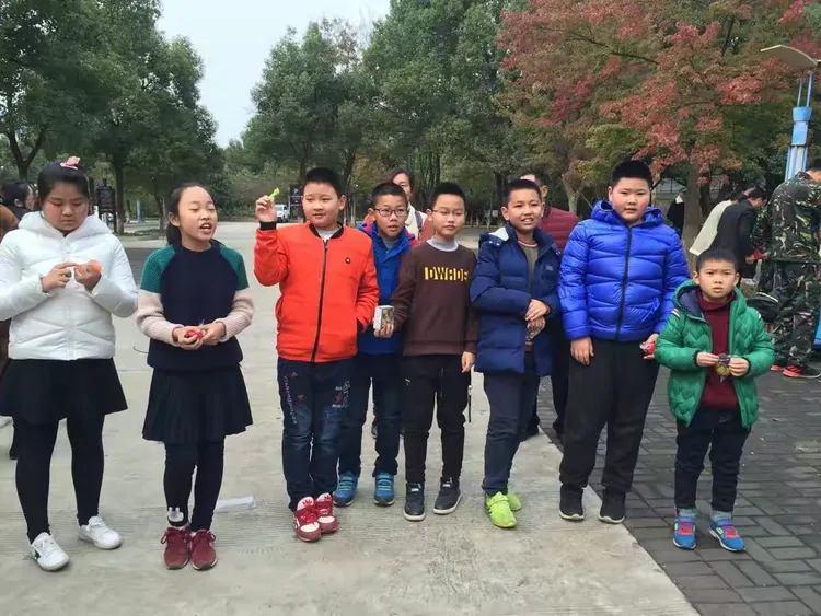 我来教教大家“牵手跑得快开挂	”的确有挂-第1张图片